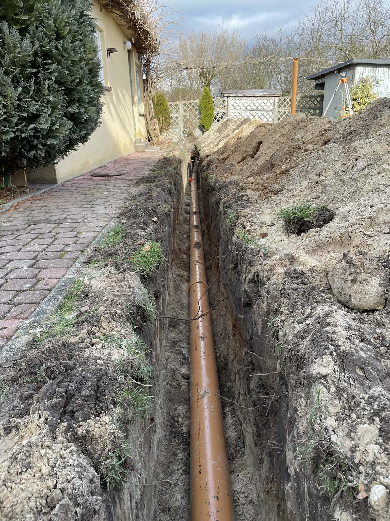 Realizacja 16 robót ziemnych, przyłączy i usług geodezyjnych KAM-KOP & GEOPRO