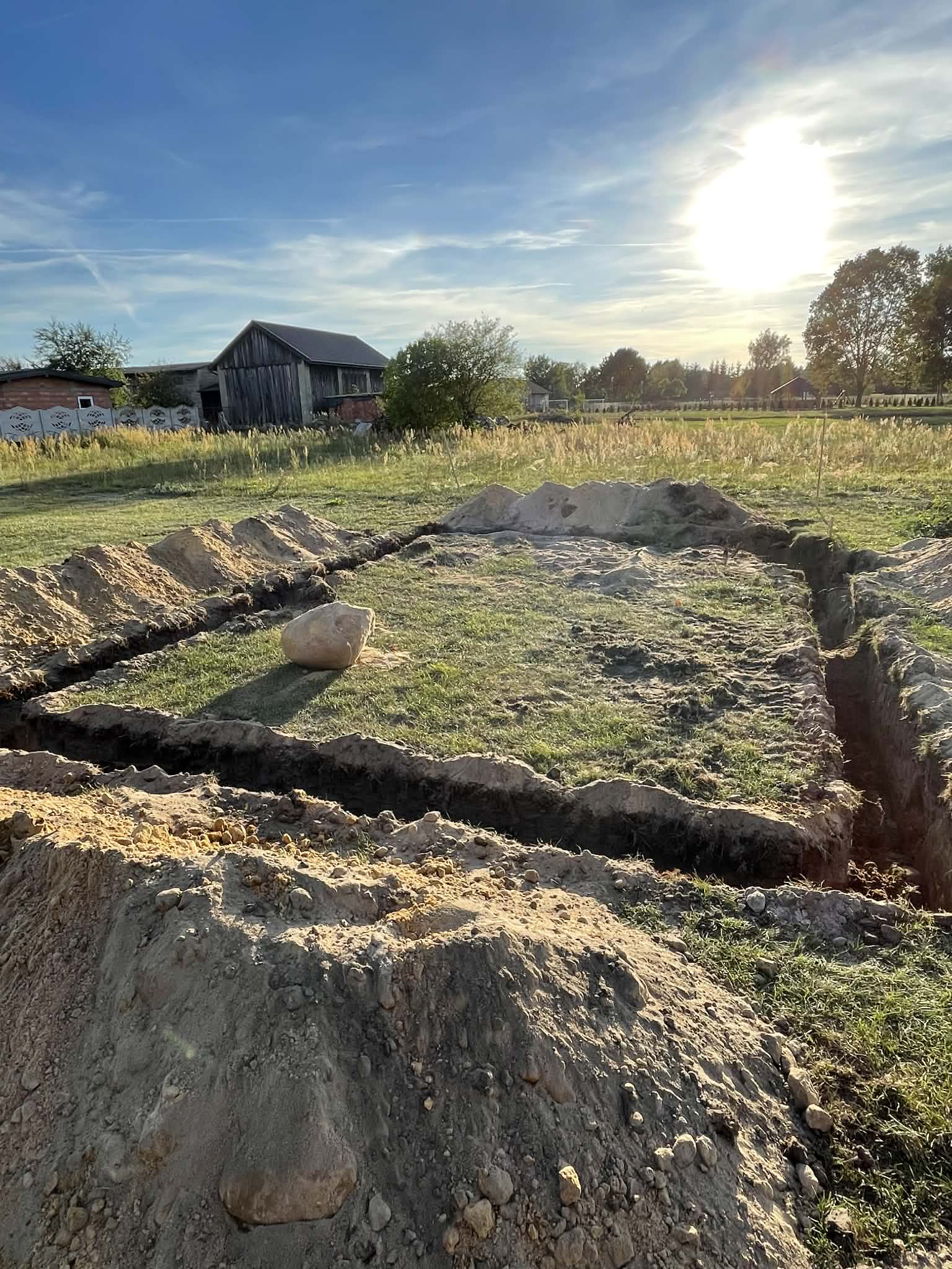 Realizacja 18 robót ziemnych, przyłączy i usług geodezyjnych KAM-KOP & GEOPRO